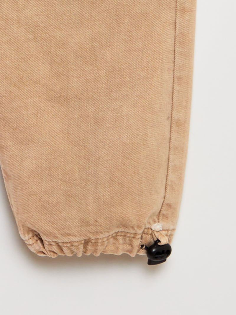 Pantalon en denim plis d'aisance genoux beige - Kiabi