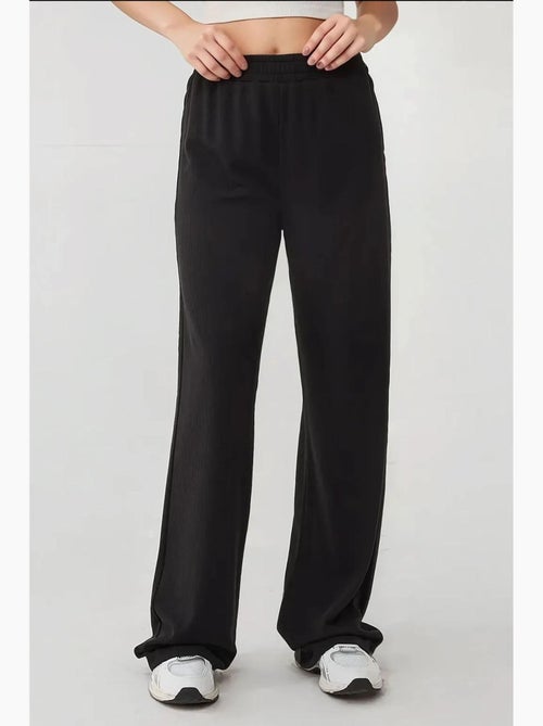 Pantalon en tricot à jambes larges avec taille élastique hiccup - Kiabi Pantalon en tricot à jambes larges avec taille élastique hiccup - Kiabi