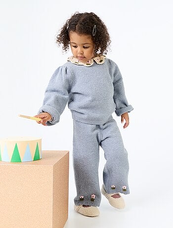 Pantalon en tricot avec broderies