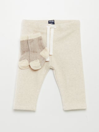 Pantalon en tricot + chaussettes