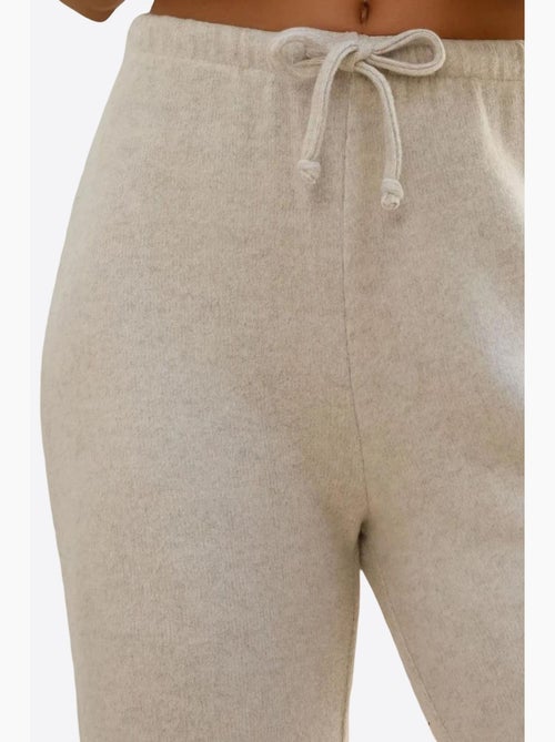Pantalon en tricot doux et texturé avec cordons hiccup - Kiabi Pantalon en tricot doux et texturé avec cordons hiccup - Kiabi
