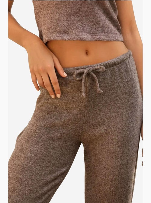 Pantalon en tricot doux et texturé avec cordons hiccup - Kiabi Pantalon en tricot doux et texturé avec cordons hiccup - Kiabi
