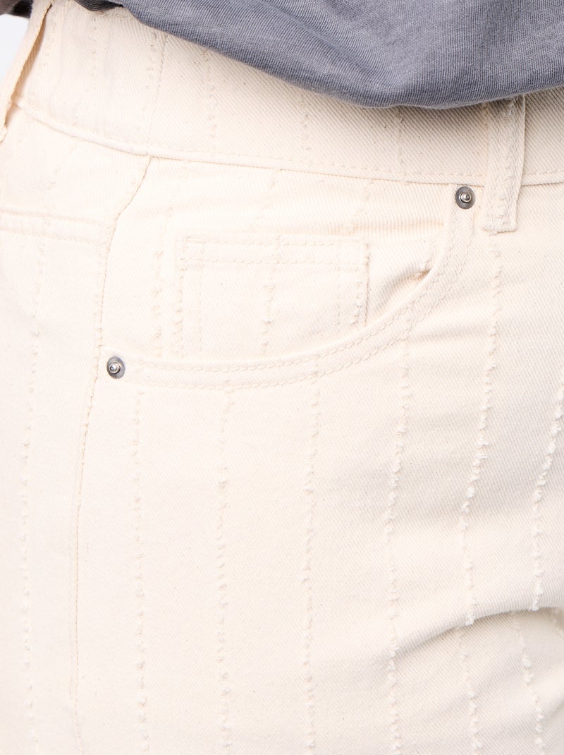 Pantalon en twill avec abrasions fantaisies verticales Blanc - Kiabi