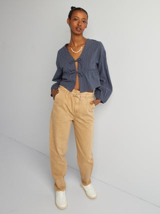 Pantalon en twill avec fine ceinture à nouer