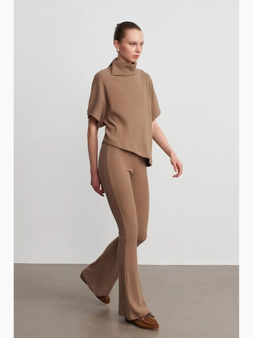 Pantalon évasé en maille, taille haute dilvin - Kiabi Pantalon évasé en maille, taille haute dilvin - Kiabi