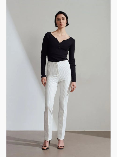 Pantalon évasé rayé à taille haute et plis dilvin - Kiabi Pantalon évasé rayé à taille haute et plis dilvin - Kiabi