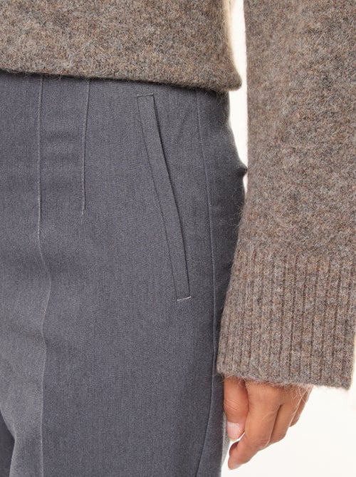 Pantalon femme à coupe droite et taille haute - Kiabi Pantalon femme à coupe droite et taille haute - Kiabi