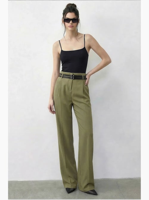 Pantalon femme à taille haute et jambe large lucci - Kiabi Pantalon femme à taille haute et jambe large lucci - Kiabi