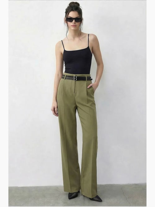 Pantalon femme à taille haute et jambe large lucci - Kiabi Pantalon femme à taille haute et jambe large lucci - Kiabi