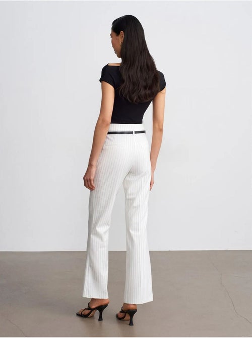 Pantalon flare rayé à taille haute avec ceinture dilvin - Kiabi Pantalon flare rayé à taille haute avec ceinture dilvin - Kiabi