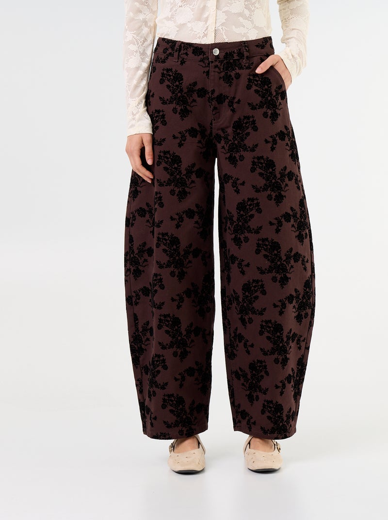 Pantalon forme barrel avec flocage Marron - Kiabi