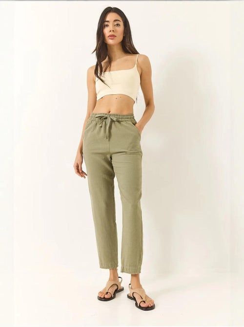Pantalon fuselé en lin avec poches et ceinture nouée bianco lucci - Kiabi Pantalon fuselé en lin avec poches et ceinture nouée bianco lucci - Kiabi