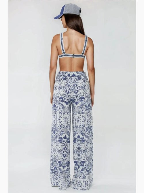 Pantalon imprimé à taille élastique et jambes larges hiccup - Kiabi Pantalon imprimé à taille élastique et jambes larges hiccup - Kiabi
