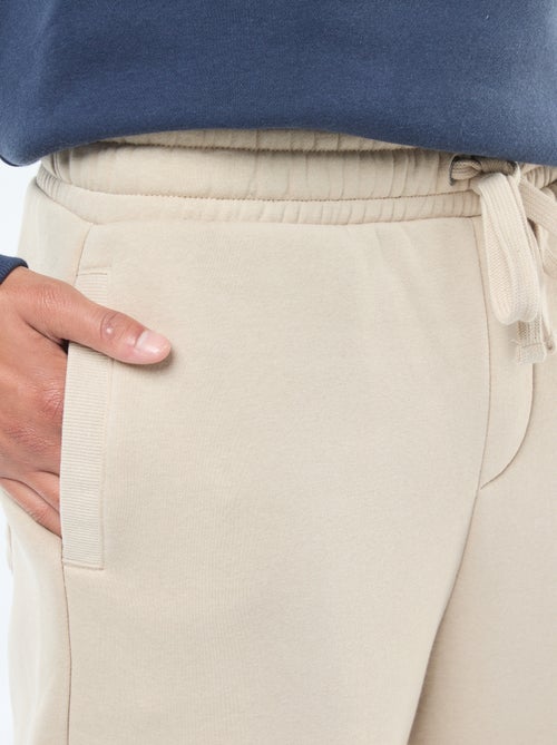 Pantalon jogging uni avec cordons de serrage à la taille - Kiabi Pantalon jogging uni avec cordons de serrage à la taille - Kiabi