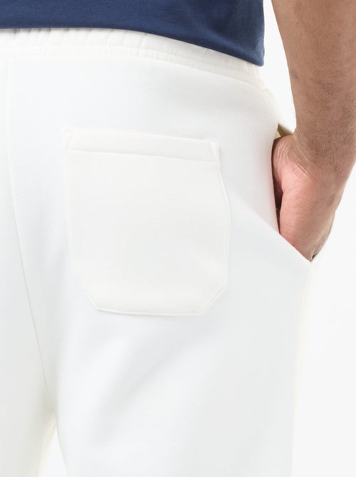 Pantalon jogging uni avec cordons de serrage à la taille - Kiabi Pantalon jogging uni avec cordons de serrage à la taille - Kiabi