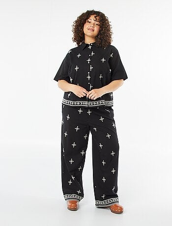 Pantalon large 3/4 brodé