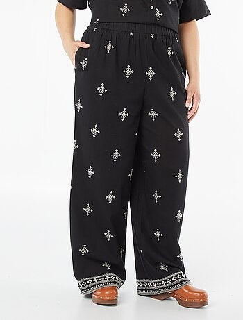 Pantalon large 3/4 brodé