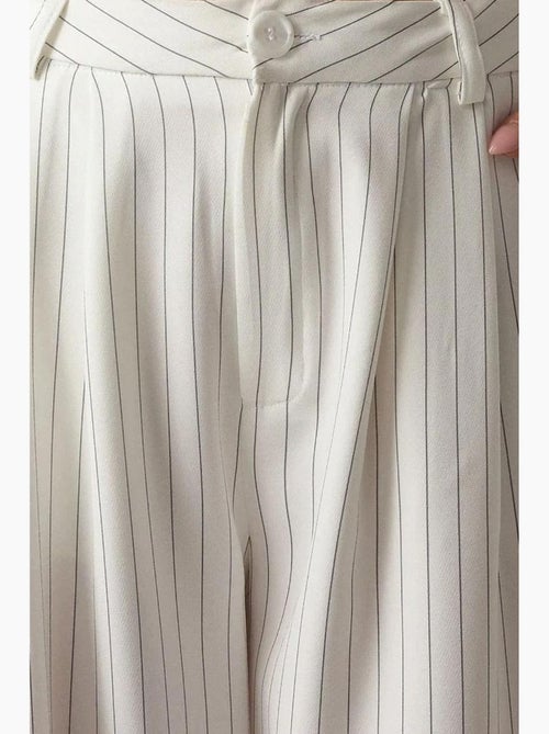 Pantalon large à rayures taille haute, collection pika hiccup - Kiabi Pantalon large à rayures taille haute, collection pika hiccup - Kiabi