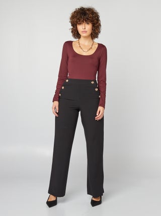 Pantalon large avec boutons dorés