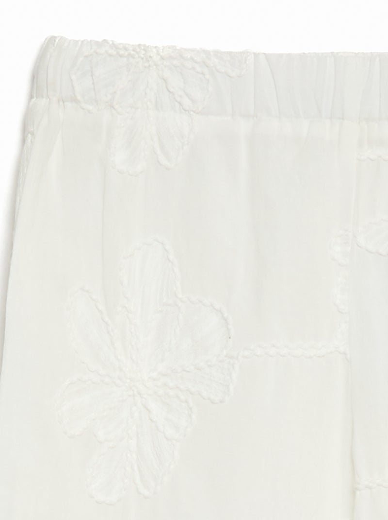 Pantalon large avec broderies Blanc - Kiabi
