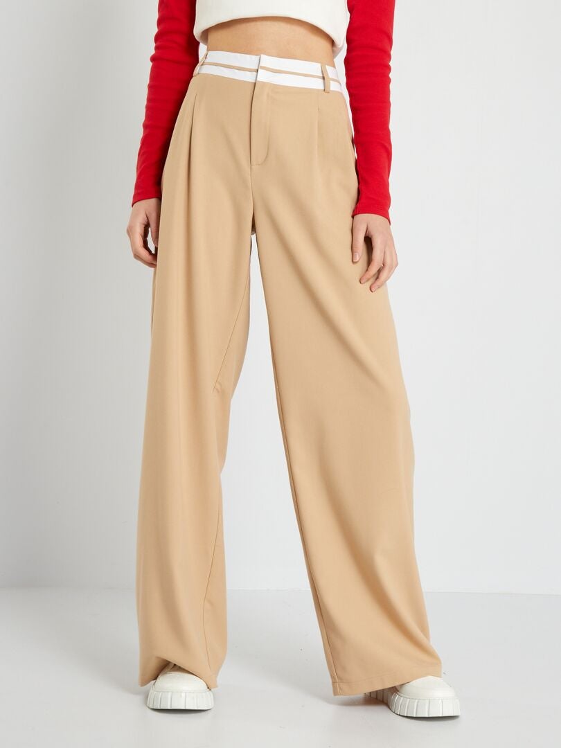 Pantalon large avec ceinture contrastante