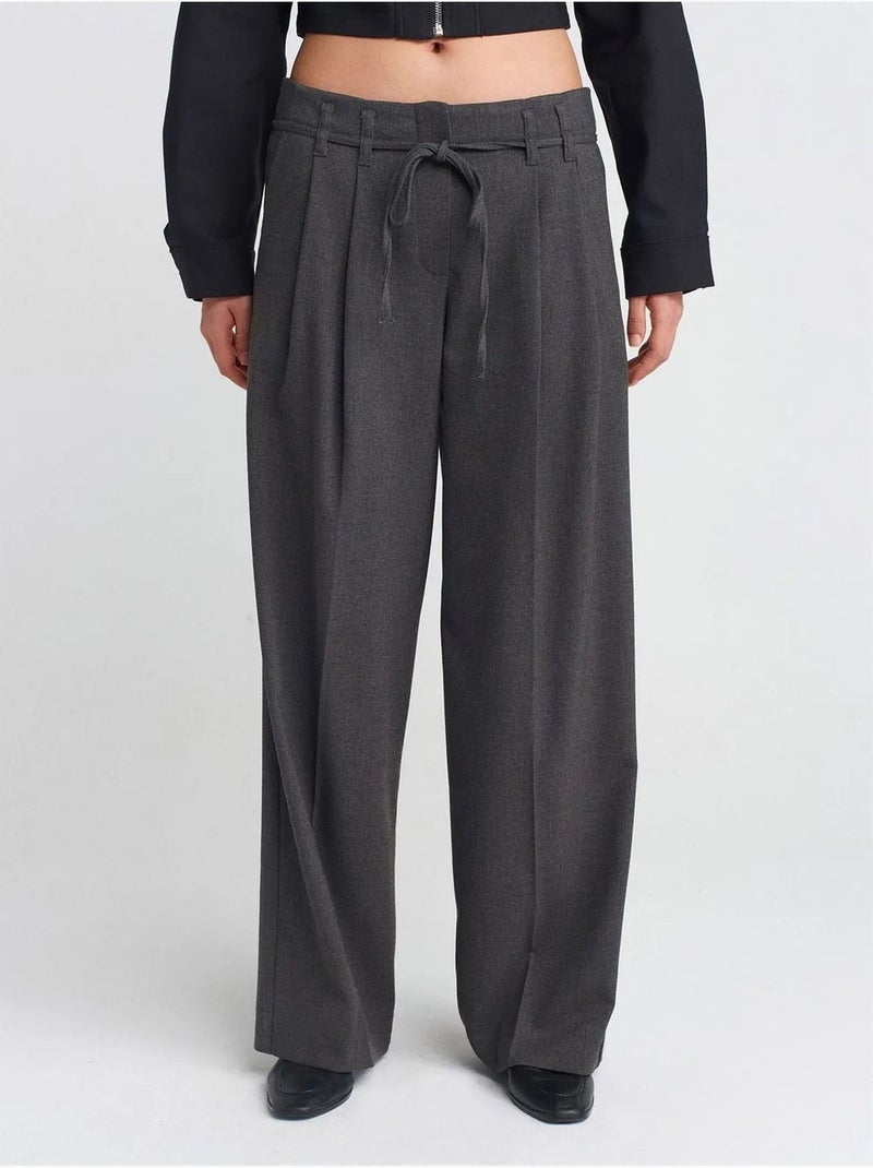 Pantalon large en crêpe à plis dilvin Gris Noir - Kiabi
