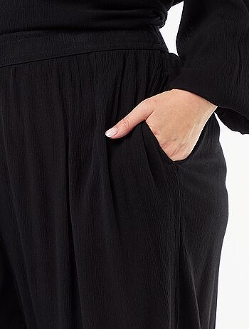 Pantalon large en maille crêpée