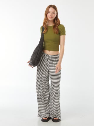 Pantalon large en maille rayée