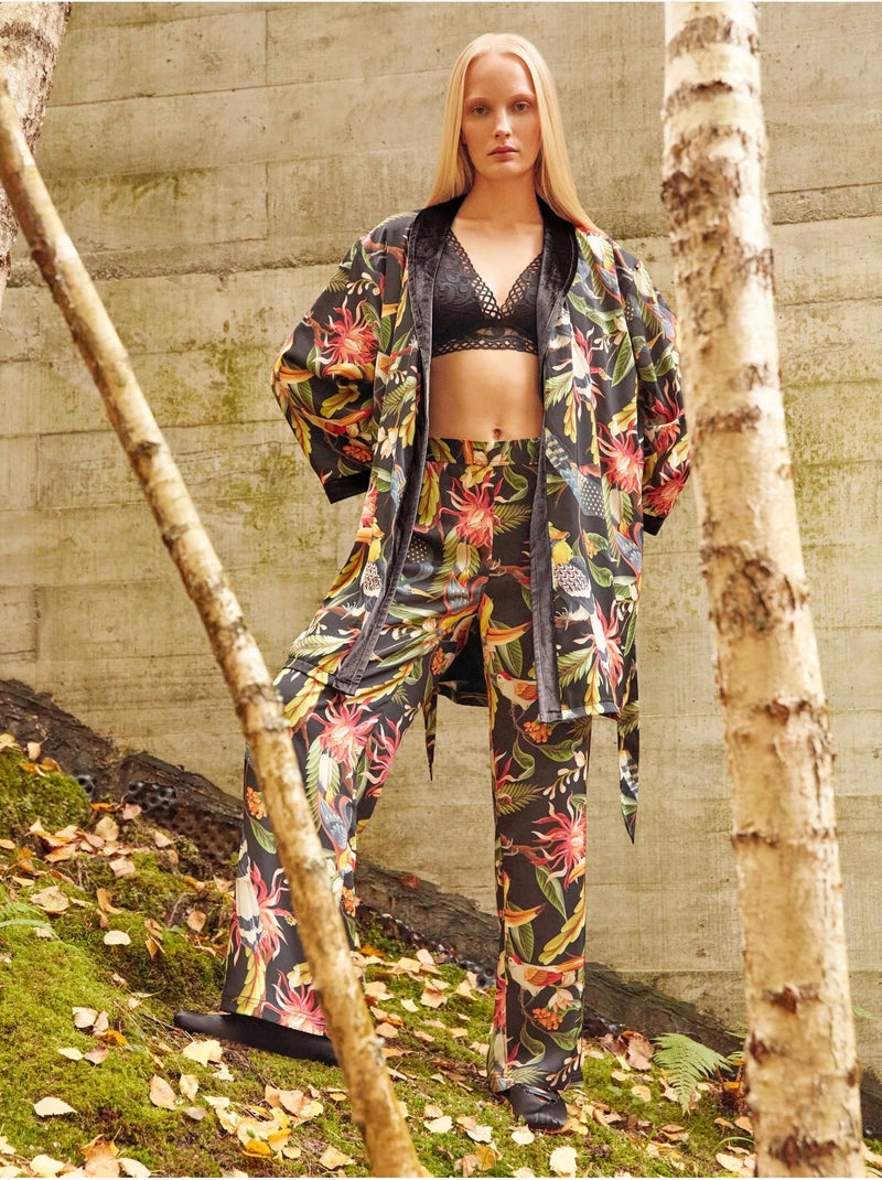 Pantalon large en satin avec imprimé tropical sophistiqué Multicolore - Kiabi