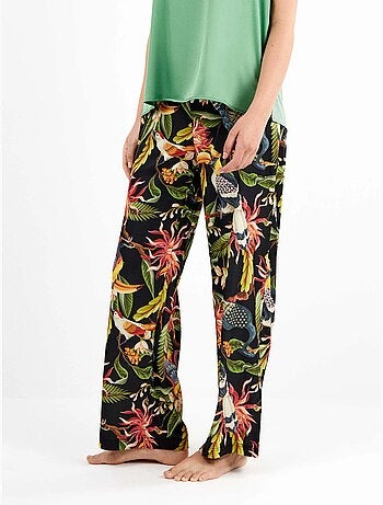 Pantalón largo con estampado tropical en tejido de satén