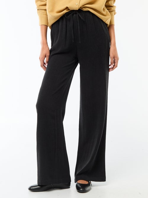 Pantalon léger femme à coupe large avec taille élastiquée - Kiabi Pantalon léger femme à coupe large avec taille élastiquée - Kiabi