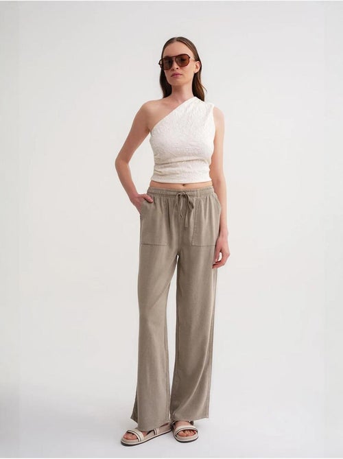 Pantalon long à taille élastique et jambe droite pour femme mixray - Kiabi Pantalon long à taille élastique et jambe droite pour femme mixray - Kiabi