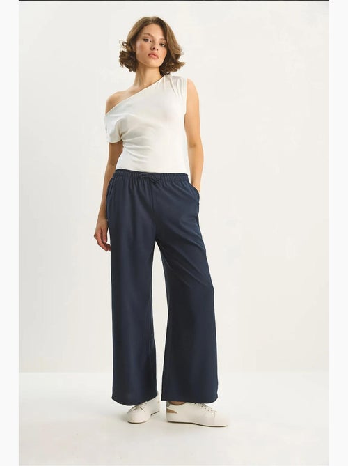 Pantalon palazzo à jambes larges et fermeture à nouer lucci - Kiabi Pantalon palazzo à jambes larges et fermeture à nouer lucci - Kiabi