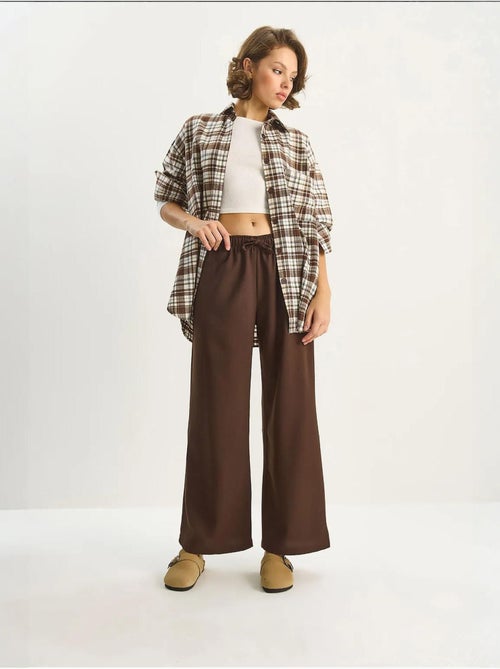 Pantalon palazzo à jambes larges et fermeture à nouer lucci - Kiabi Pantalon palazzo à jambes larges et fermeture à nouer lucci - Kiabi