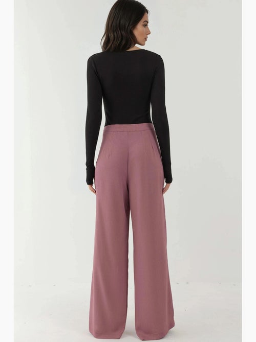 Pantalon palazzo à jambes larges et plissées hiccup - Kiabi Pantalon palazzo à jambes larges et plissées hiccup - Kiabi