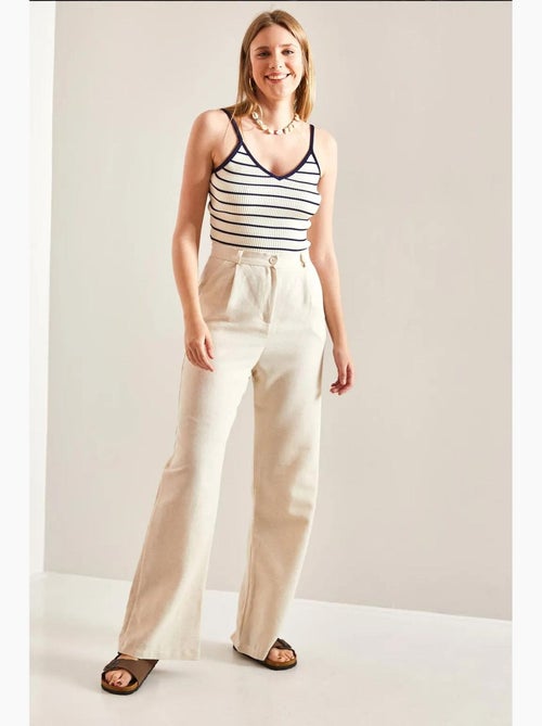 Pantalon palazzo en lin à taille haute et détails plissés bianco lucci - Kiabi Pantalon palazzo en lin à taille haute et détails plissés bianco lucci - Kiabi