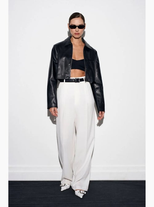 Pantalon palazzo taille haute en crêpe dilvin - Kiabi Pantalon palazzo taille haute en crêpe dilvin - Kiabi