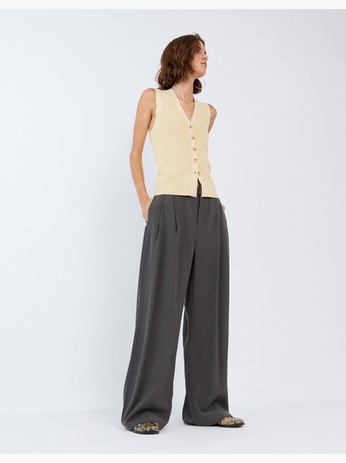 Pantalon plissé élégant, mo fashion - Kiabi Pantalon plissé élégant, mo fashion - Kiabi