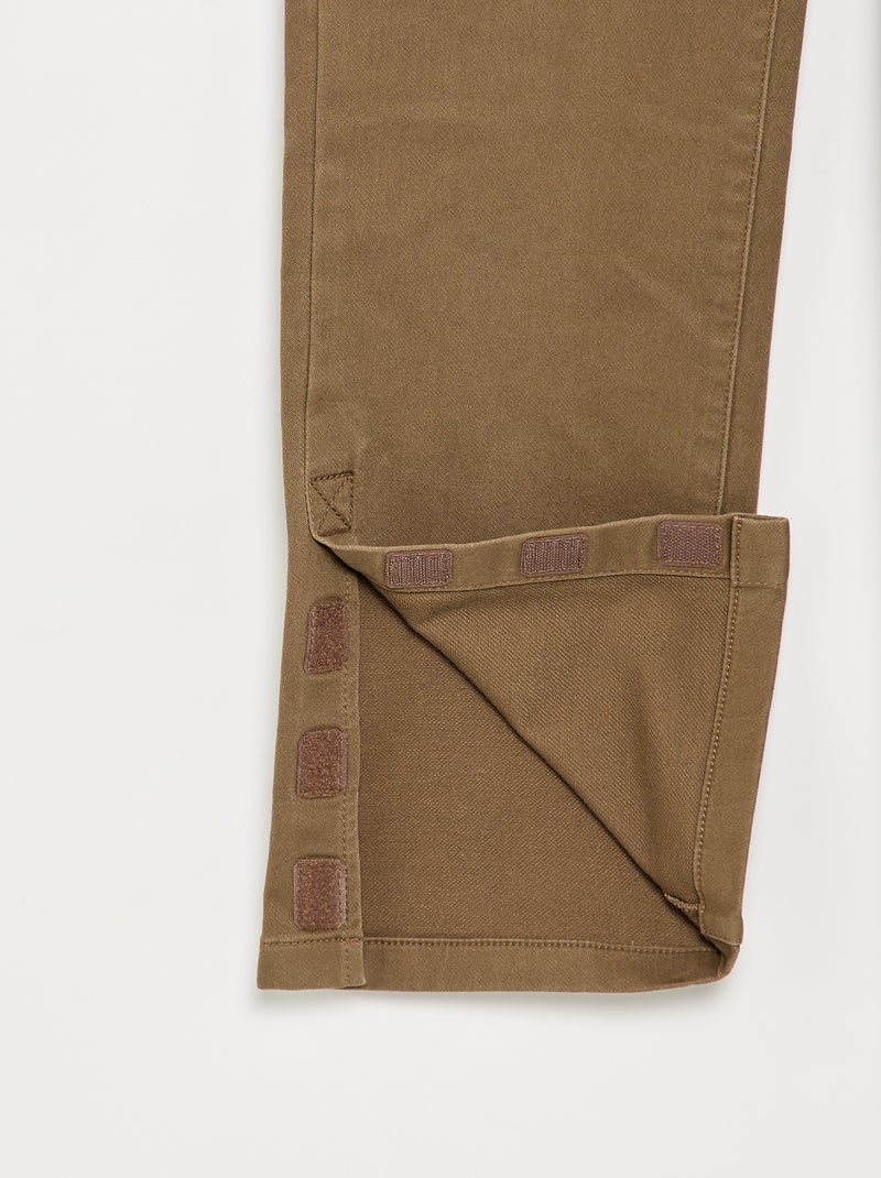 Pantalon regular avec poches à rabat - collection facile à enfiler Marron - Kiabi