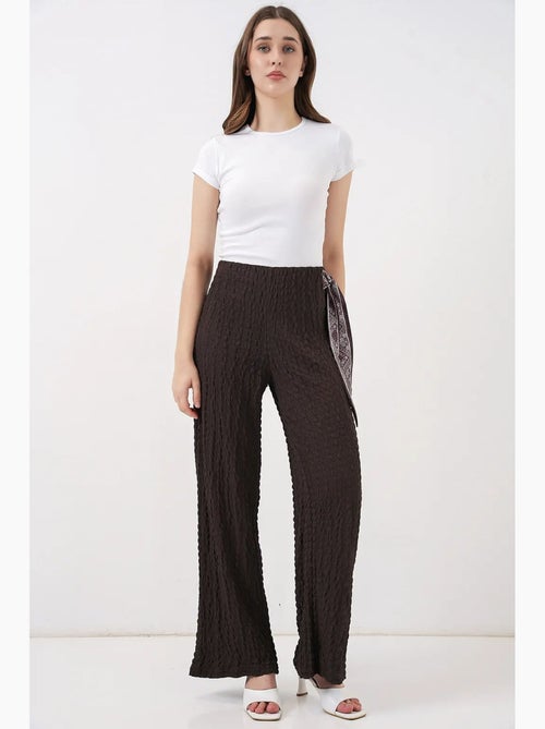 Pantalon taille haute à jambes larges avec détail de nœud bdart - Kiabi Pantalon taille haute à jambes larges avec détail de nœud bdart - Kiabi