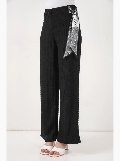 Pantalon taille haute à jambes larges avec détail de nœud bdart - Kiabi Pantalon taille haute à jambes larges avec détail de nœud bdart - Kiabi