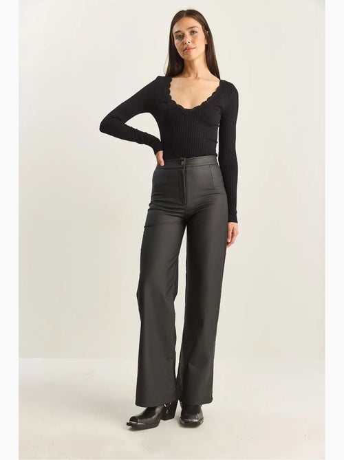 Pantalon taille haute à jambes larges en similicuir lucci - Kiabi Pantalon taille haute à jambes larges en similicuir lucci - Kiabi