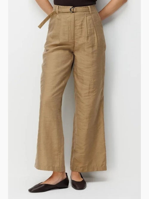 Pantalon taille haute texturé à jambes larges et ceinture mixray - Kiabi Pantalon taille haute texturé à jambes larges et ceinture mixray - Kiabi