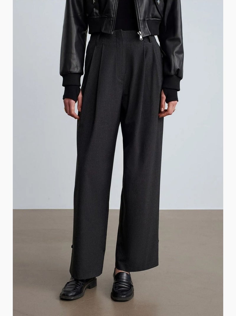 Pantalon tailleur à taille haute et plis dilvin Gris foncé - Kiabi