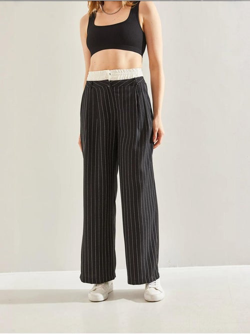 Pantalon tissé à rayures avec détail contrasté à la taille lucci - Kiabi Pantalon tissé à rayures avec détail contrasté à la taille lucci - Kiabi