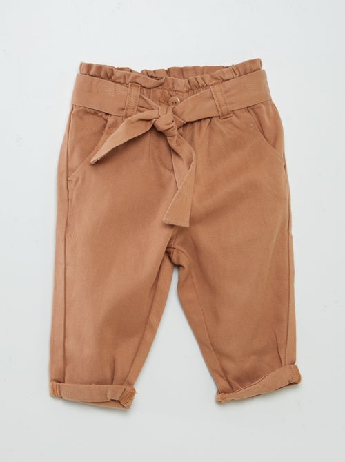 Pantalon uni avec ceinture et volants - Kiabi