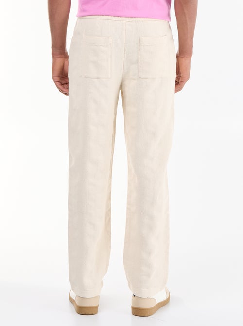 Pantalon uni en matière texturée - Kiabi