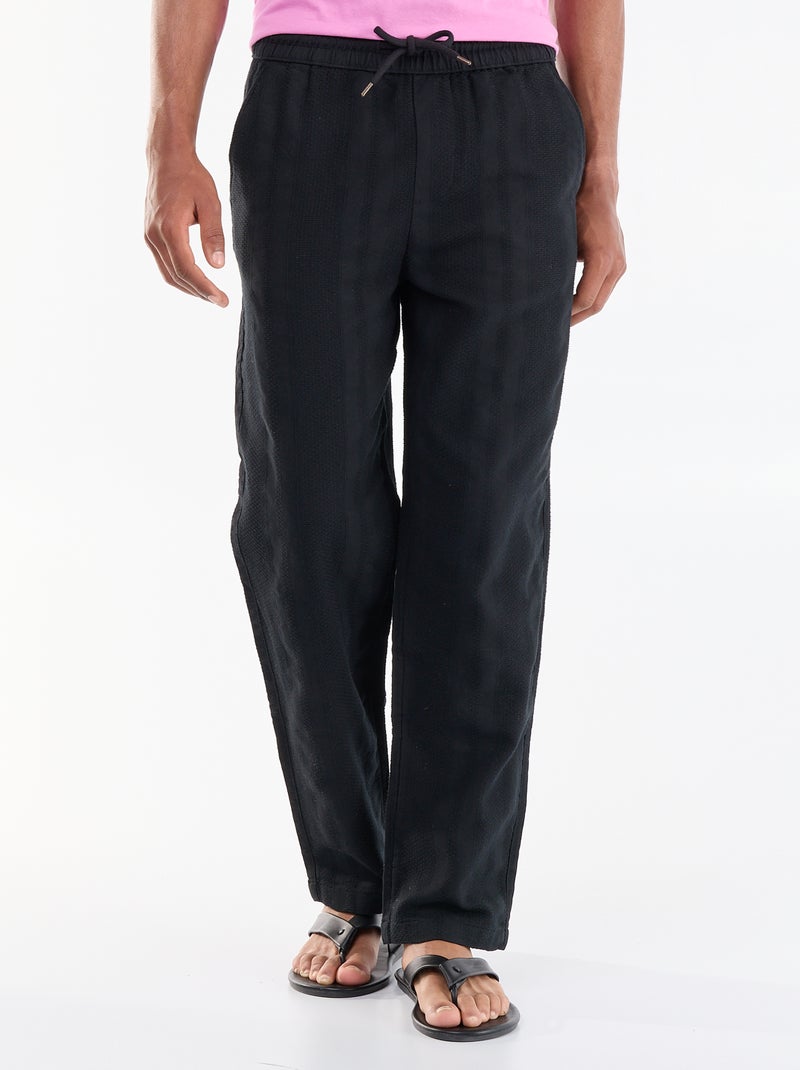 Pantalon uni en matière texturée Noir - Kiabi