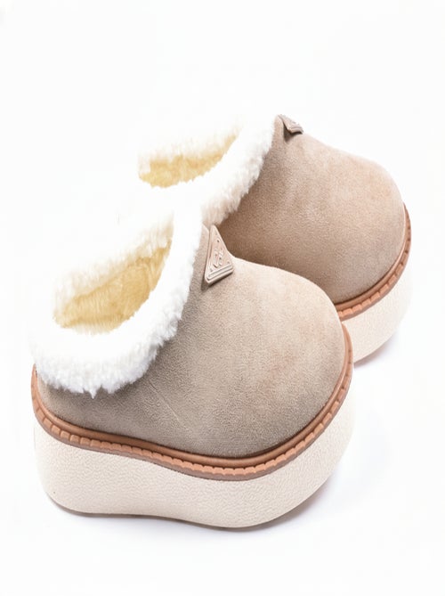 Pantoufles femme hiver mule style scandinave nd10882 - Kiabi Pantoufles femme hiver mule style scandinave nd10882 - Kiabi