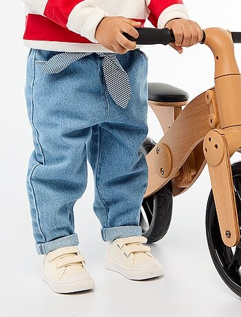 Paperbagjeans + riem met motiefje